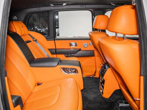 Used 2022 Rolls-Royce Cullinan w/ Dark Exterior Package image 22