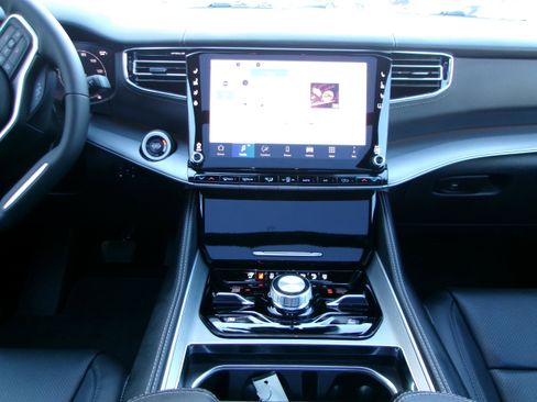 New 2026 Jeep Grand Wagoneer Limited AWD/4WD image 16
