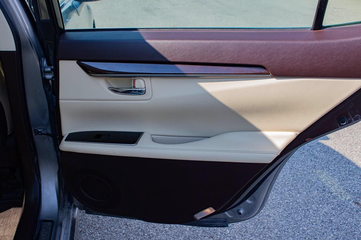 Used 2018 Lexus ES 350 w/ Luxury Package w/ Premier Package FWD image 19