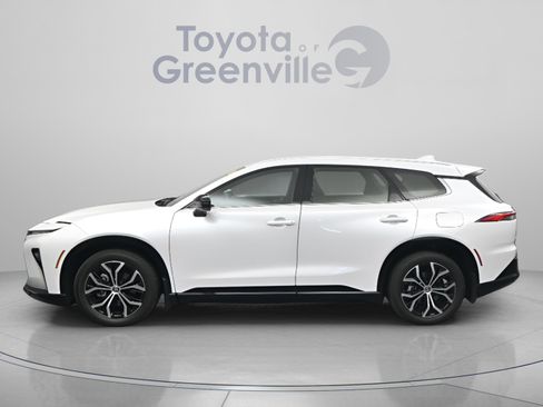 Certified 2025 Toyota Crown Signia image 6