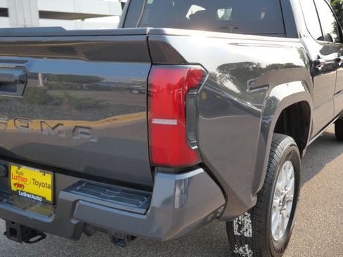 Certified 2024 Toyota Tacoma SR5 AWD/4WD image 18