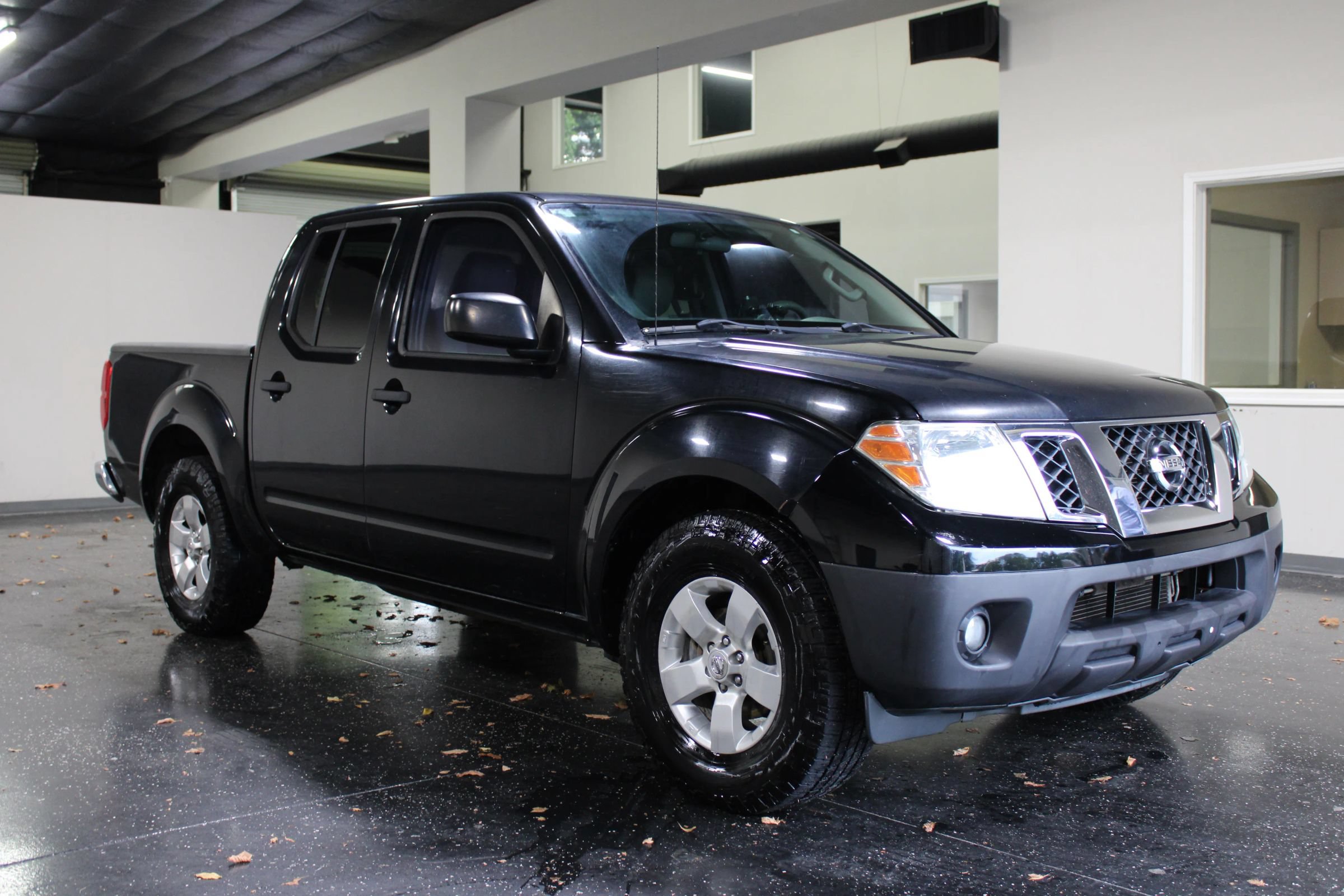Used 2012 Nissan Frontier SV RWD image 1