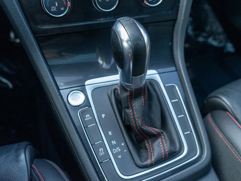 Used 2017 Volkswagen GTI SE image 19