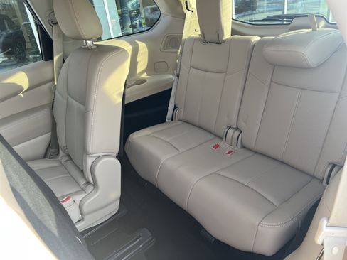 Used 2019 Nissan Pathfinder Platinum image 8