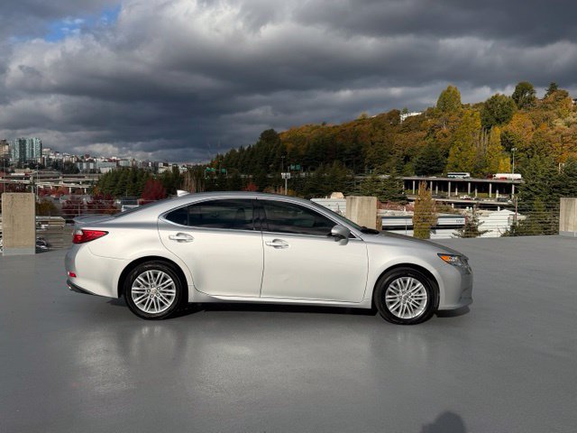 Used 2015 Lexus ES 350 w/ Premium Package FWD image 2