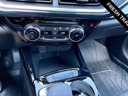 Used 2025 Chevrolet Trax RS w/ Driver Confidence Package FWD image 16