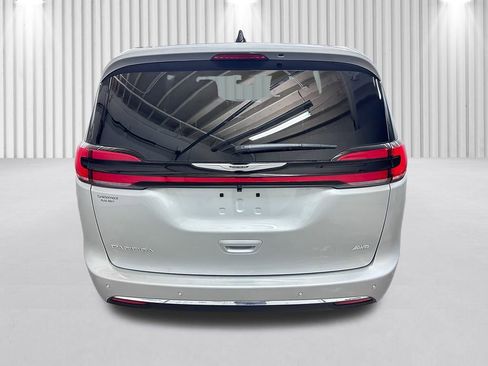 New 2026 Chrysler Pacifica Select image 6