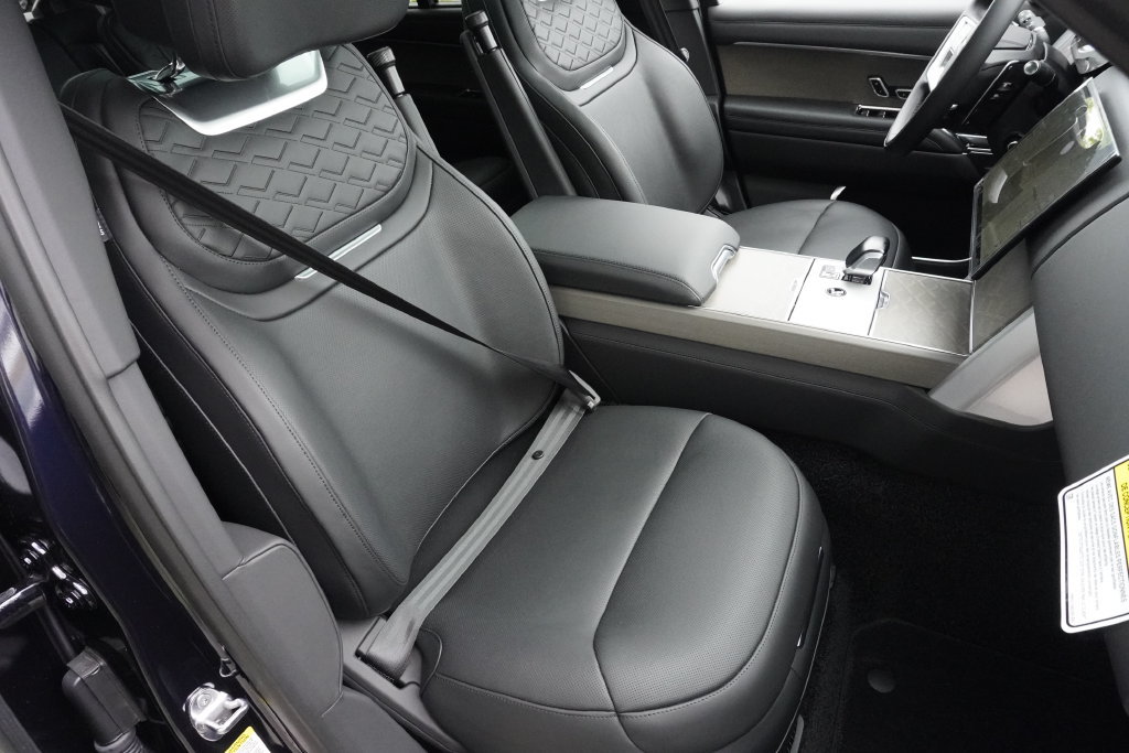 New 2026 Land Rover Range Rover SV AWD/4WD image 24