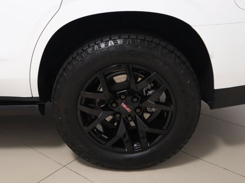 Used 2022 GMC Yukon AT4 w/ Technology Package AWD/4WD image 9