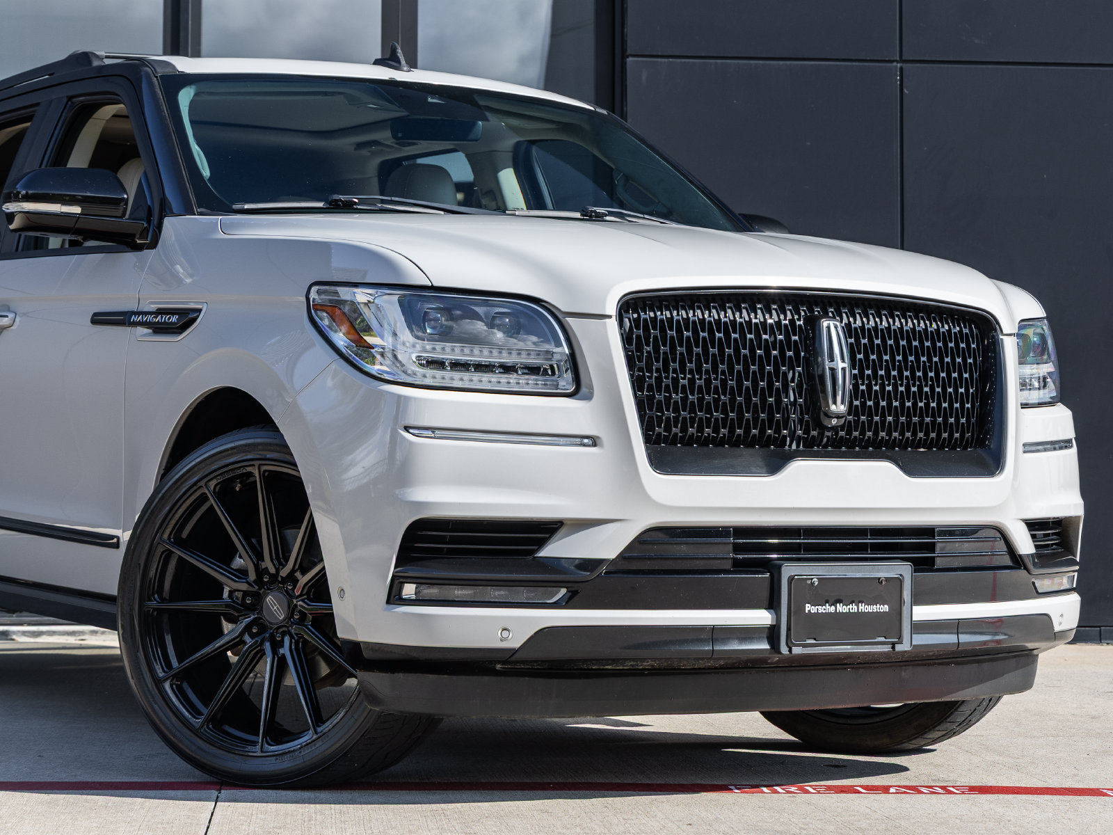 Used 2021 Lincoln Navigator Reserve w/ Luxury Package RWD image 5