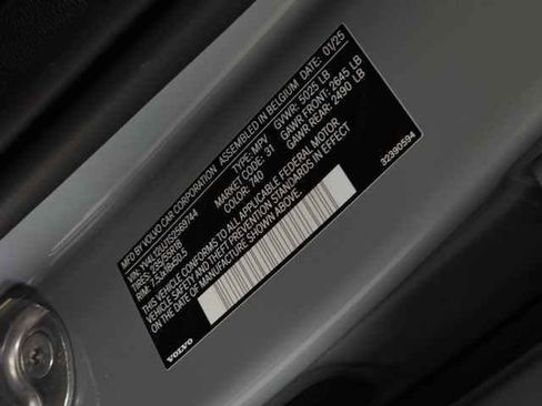 Certified 2025 Volvo XC40 B5 Core image 33