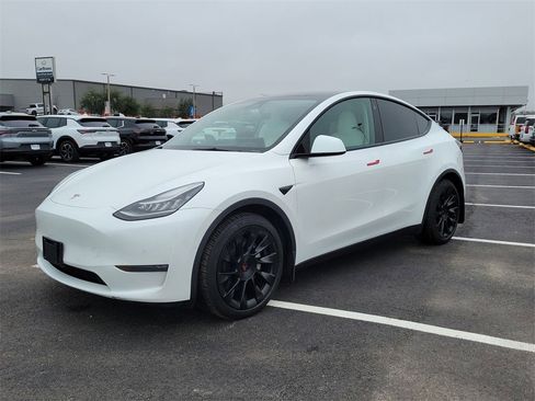 Used 2021 Tesla Model Y Long Range image 10