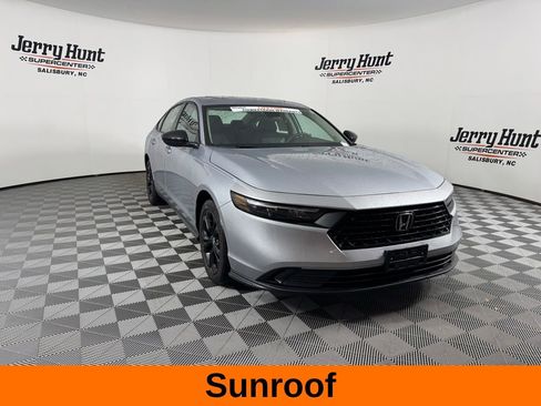 Used 2025 Honda Accord SE image 6