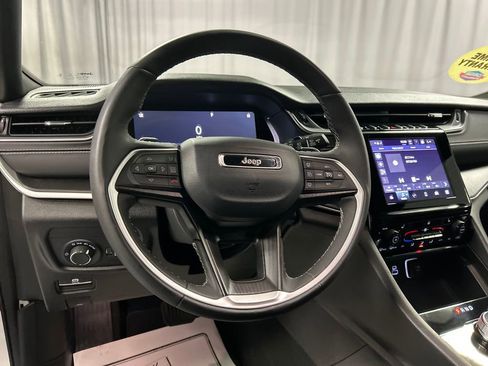 Used 2024 Jeep Grand Cherokee Altitude image 15