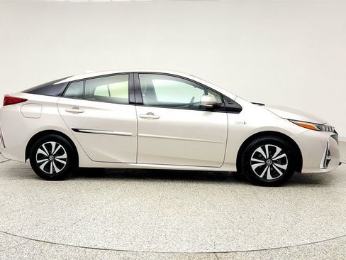 Used 2018 Toyota Prius Prime Advanced FWD image 4