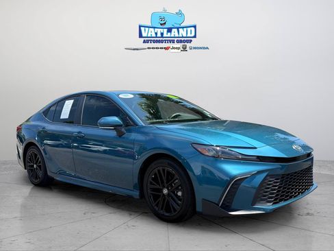Used 2025 Toyota Camry SE w/ Convenience Package FWD image 40