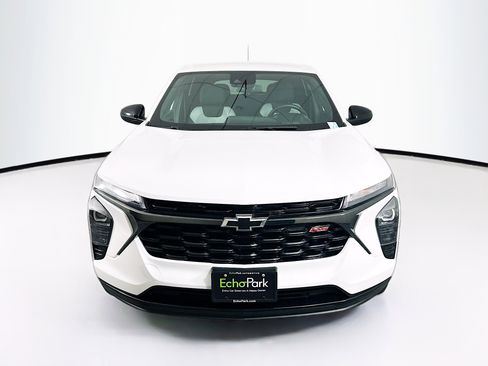 Used 2024 Chevrolet Trax RS image 2