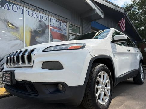 Used 2015 Jeep Cherokee Latitude w/ Cold Weather Group AWD/4WD image 7