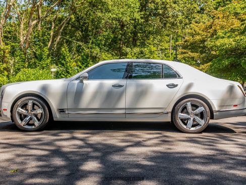 Used 2019 Bentley Mulsanne Speed image 3