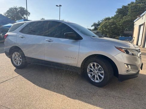 Used 2021 Chevrolet Equinox LS w/ LS Convenience Package FWD image 3