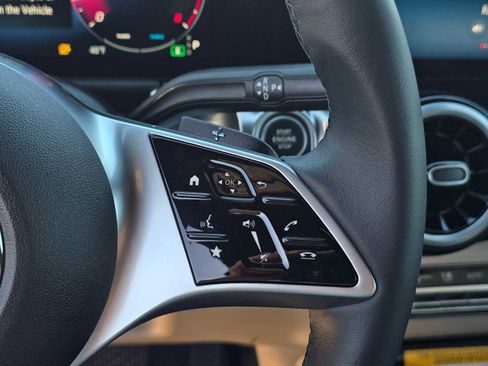 Used 2025 Mercedes-Benz GLB 250 GLB 250 image 34