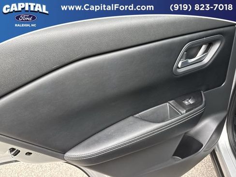 Used 2025 Nissan Rogue SV FWD image 17