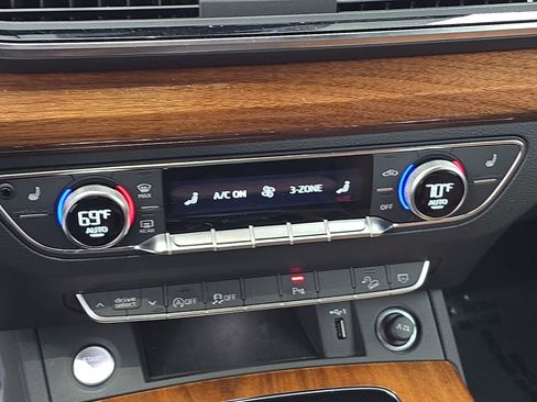 Used 2023 Audi Q5 2.0T Premium w/ Convenience Package image 23