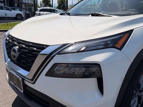 Used 2023 Nissan Rogue S AWD/4WD image 9