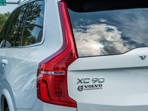 Certified 2023 Volvo XC90 T8 Ultimate AWD/4WD image 7