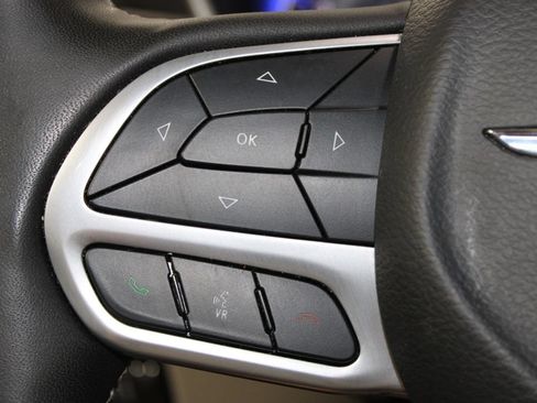 Used 2024 Chrysler Pacifica Touring-L FWD image 41