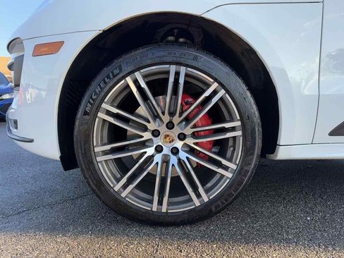 Used 2015 Porsche Macan Turbo image 9