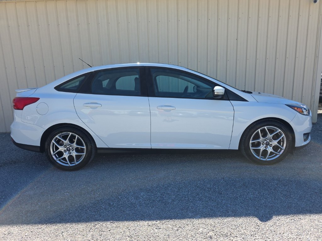Used 2015 Ford Focus SE w/ Equipment Group 201A FWD image 3