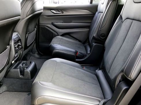 New 2025 Jeep Grand Cherokee L Altitude RWD image 18
