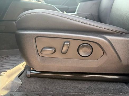 Used 2023 Chevrolet Colorado LT w/ LT Convenience Package III AWD/4WD image 21