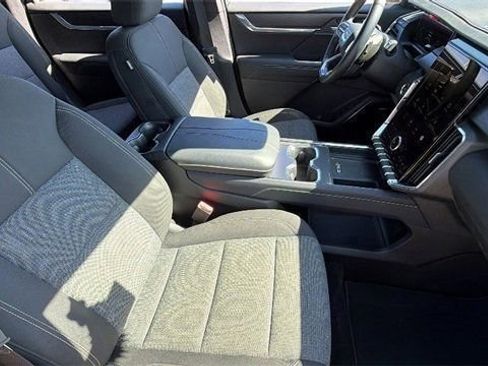 Used 2025 GMC Acadia Elevation image 20