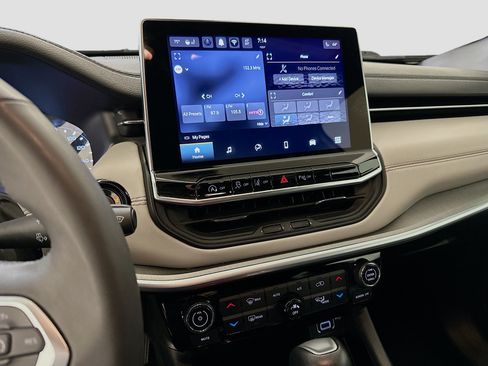 Used 2025 Jeep Compass Limited image 25