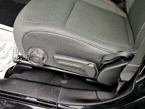 Used 2025 Jeep Wrangler Sahara image 11