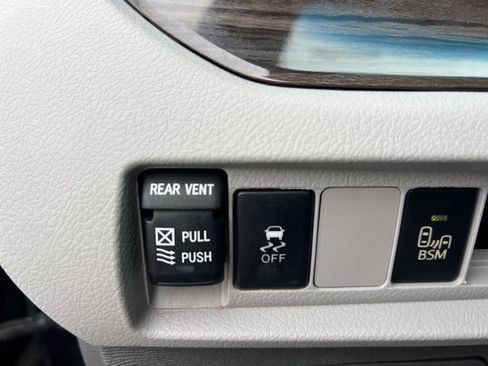 Used 2017 Toyota Sienna XLE image 25