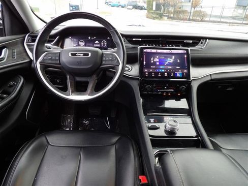 Used 2023 Jeep Grand Cherokee Limited image 14