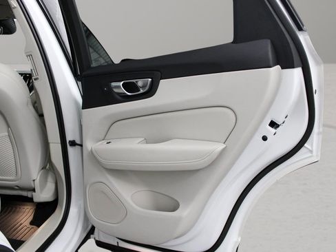 Certified 2023 Volvo XC60 B5 Ultimate w/ Climate Package image 59