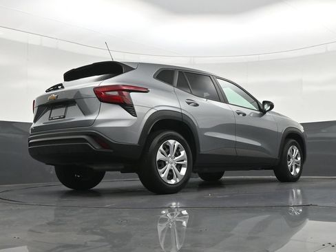 Used 2024 Chevrolet Trax LS w/ Driver Confidence Package FWD image 27