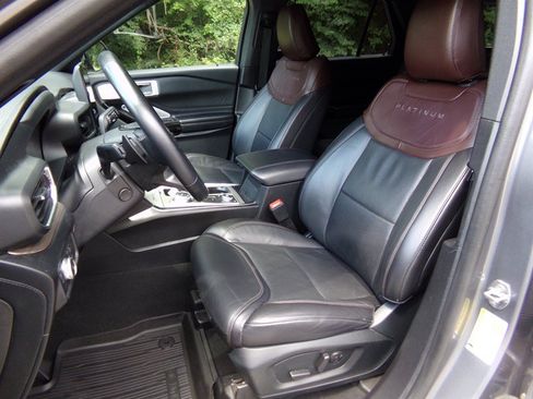 Used 2021 Ford Explorer Platinum w/ Equipment Group 601A AWD/4WD image 21