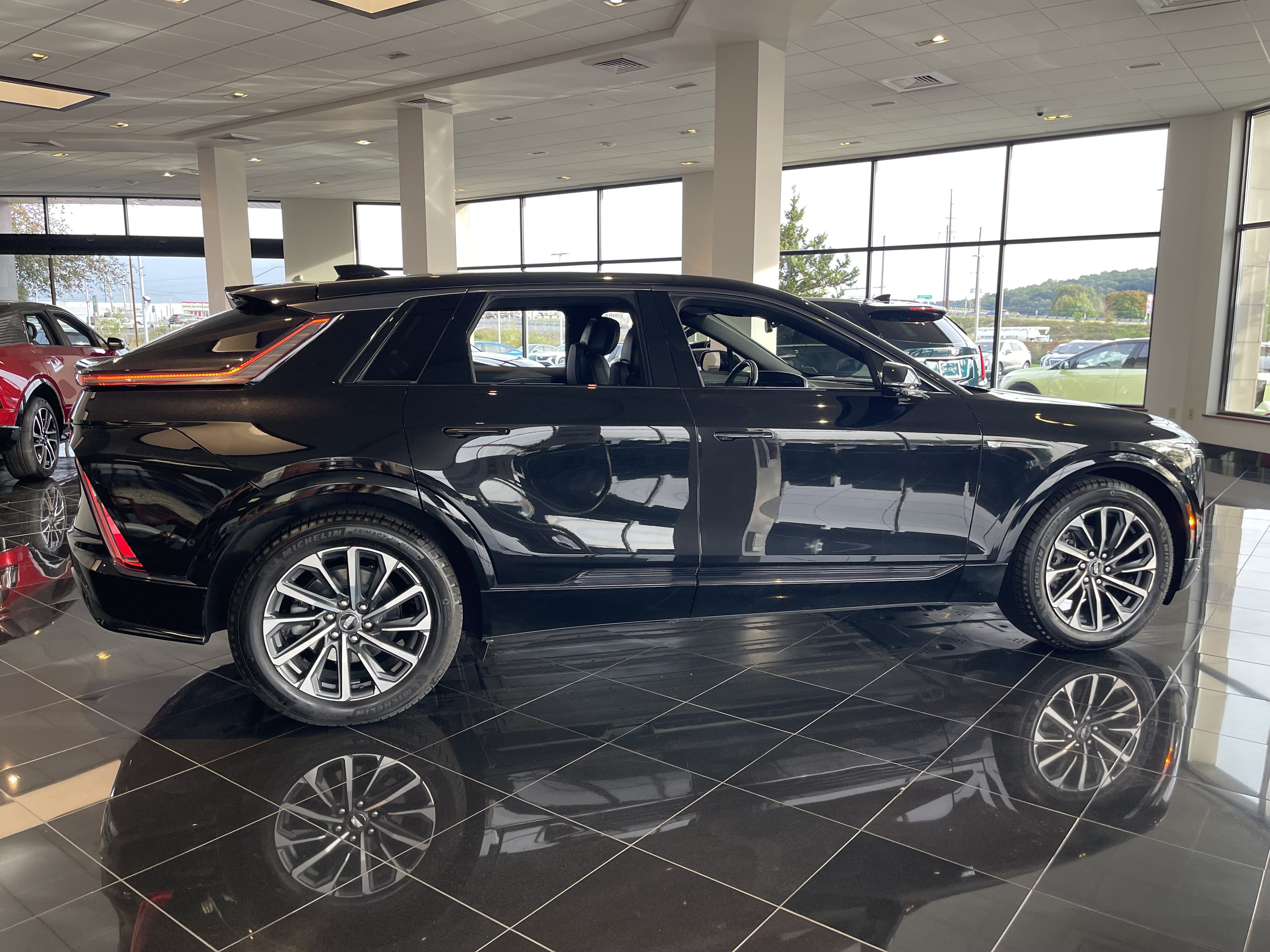 Certified 2024 Cadillac Lyriq Sport AWD/4WD image 7