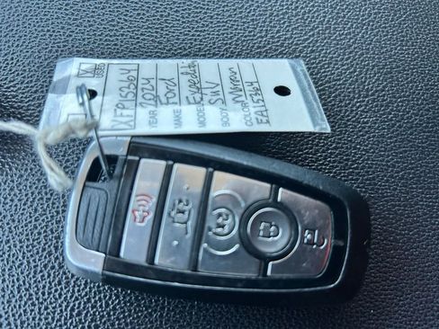 Used 2024 Ford Expedition XLT image 18