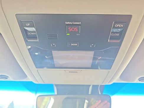 Used 2020 Lexus LX 570 4WD w/ 3rd Row & Luxury Pkg image 38