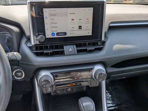 Used 2025 Toyota RAV4 XLE AWD/4WD image 18