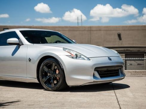 Used 2009 Nissan 370Z Touring w/ Sport Pkg image 34