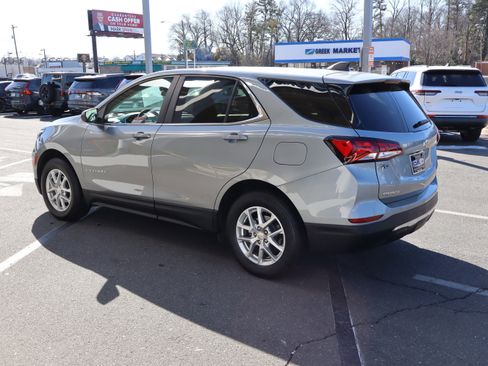 Used 2023 Chevrolet Equinox LT w/ Driver Convenience Package image 8