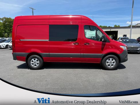 Used 2025 Mercedes-Benz Sprinter 2500 image 9