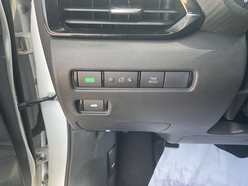 Used 2025 Nissan Sentra SV FWD image 18